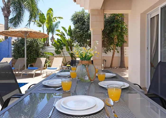 Angelina - 300m From Kapparis Vila Paralimni