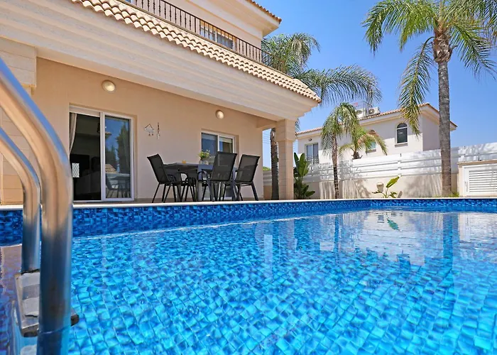 Angelina - 300m From Kapparis Vila Paralimni