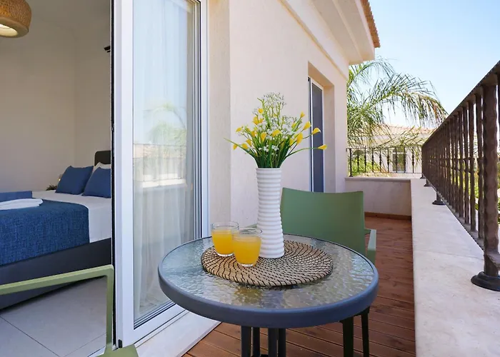 Angelina - 300m From Kapparis Vila Paralimni