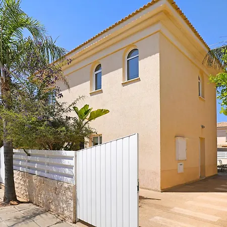 Angelina - 300m From Kapparis Vakantiehuis