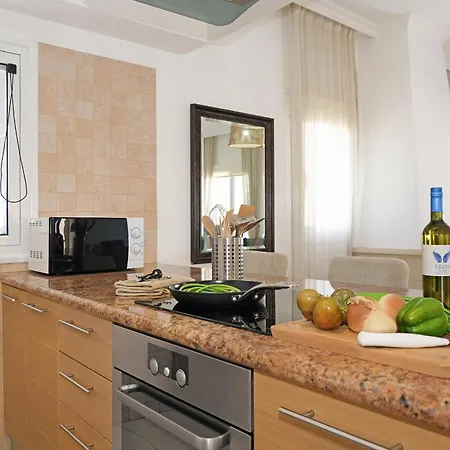 Angelina - 300m From Kapparis Vakantiehuis