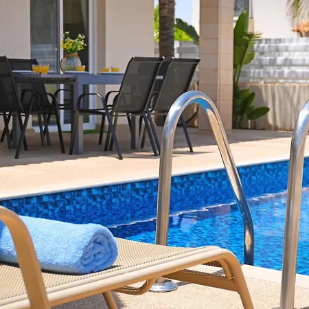 Angelina - 300m From Kapparis *