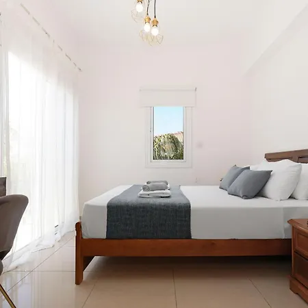 Angelina - 300m From Kapparis Villa Paralimni