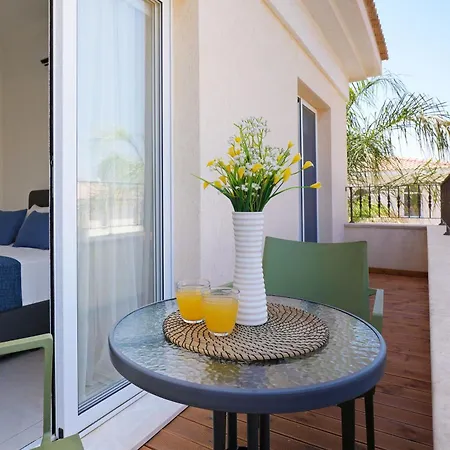 Angelina - 300m From Kapparis Villa Paralimni