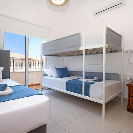 Angelina - 300m From Kapparis Villa Paralimni