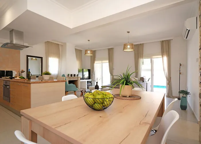 Angelina - 300m From Kapparis Villa Paralimni