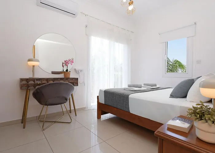 Angelina - 300m From Kapparis Paralímni