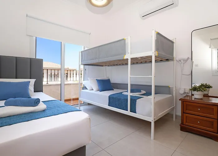 Angelina - 300m From Kapparis Villa Paralimni